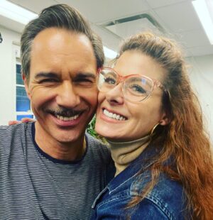 Eric McCormack Instagram - M’lady Messing visited me n’ the gang at @thecottagebroadway tonight. ❤️ @therealdebramessing
