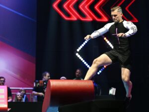 Eric Stehfest Instagram - Heute 20:15 Uhr Ninja Warrior Germany auf RTL. Ich war dabei! Diesmal kein Promi Special mit Extrawurst sondern bei den richtigen Ninjas. Was für eine kranke sch****… 😅 mein Respekt an die Mädels und Jungs dort. Unfassbar heftig was die dort abliefern. Ich habe mein Bestes gegeben und bin stolz angetreten zu sein. Wer meinen Lauf sehen will schaltet heute einfach ein. @ninja_warrior_germany @rtl_de @rtlplus 
@joviwan.kenobi und @daniel.dho 
Fotos by @photographie.markus.hertrich