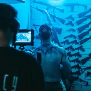 Eric Stehfest Instagram - Drehtag2. EGO KILLER. „Ab heute wird scharf geschossen!“ Hast du dir schonmal die Frage gestellt wofür du bereit wärst zu sterben? Wie oft reden wir im Alltag über Wünsche und Träume, „schießen am Ende dann doch nur mit Platzpatronen.“ Meistens tun wir nur so als ob und verarschen uns am Ende selbst, weil wir dann doch wieder zu faul sind loszulaufen… Der härteste Kampf der Welt ist und bleibt der Kampf gegen dich selbst, gegen deine Faulheit, deine Ausreden, deine Schmerzen und Ängste, deine Unsicherheit und letztlich, dein Ego! 
Fotos @wilhelmpolinski 
Kamera @dennybraeuerphotography 
Regie&Schauspiel @ericstehfest
Location @strzelnica_pretor_gorzow