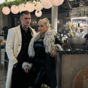 Eric Stehfest Instagram - Mit dir kann ich alles sein! Auch der mysteriöse Mann an der Bar der seine Drinks lieber geschüttelt, nicht gerührt trinkt. @edithstehfest