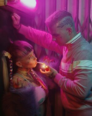 Eric Stehfest Instagram - Wir sind durch die Hölle gegangen und finden uns unter dem Neonlicht eines in die Jahre geratenen Fahrstuhls wieder. Noch schnell eine Kippe bevor wir darauf hoffen, das uns der Lift in eine der oberen Etagen bringt. Egal was die Leute hinter unserem Rücken reden. Warum heißt es eigentlich „hinter dem Rücken reden?“ Weil das nur Menschen machen, die uns nicht einholen können, die nicht an uns vorbeikommen. Wir haben alles losgelassen, um alles und noch mehr auf einer anderen Etage wiederzufinden. Mit dir an meiner Seite tut es kaum noch weh! Denn dieser Aufzug gehört endlich nur uns @edithstehfest❤️! @iso3000.official @globalstage.eu #liebe #sich #wer  #kann #music #movie #avata #pixi 
Foto by the one and only @dennybraeuerphotography
Hairstyle by @schnittschwestern_lfd_worbis
