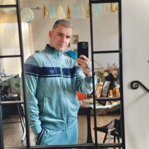 Eric Stehfest Instagram - Alles Liebe zum Geburtstag lieber Eric. Wahnsinn. Jetzt bist du 35 Jahre alt und hast es endlich geschafft: du hast den Ultra Instinkt erreicht. Du hast so viel Zeit, liebe, Tränen, Schweiß, Blut und Heilung in dich gesteckt. Ich bin stolz auf dich. (Die Besten Glückwünsche schenkt man sich doch am Ende selbst). Ich Liebe dich Eric❤️ #ultrainstinkt #artist #selflove #healing #avatar #loveyou