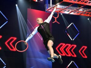 Eric Stehfest Instagram - Heute 20:15 Uhr Ninja Warrior Germany auf RTL. Ich war dabei! Diesmal kein Promi Special mit Extrawurst sondern bei den richtigen Ninjas. Was für eine kranke sch****… 😅 mein Respekt an die Mädels und Jungs dort. Unfassbar heftig was die dort abliefern. Ich habe mein Bestes gegeben und bin stolz angetreten zu sein. Wer meinen Lauf sehen will schaltet heute einfach ein. @ninja_warrior_germany @rtl_de @rtlplus 
@joviwan.kenobi und @daniel.dho 
Fotos by @photographie.markus.hertrich