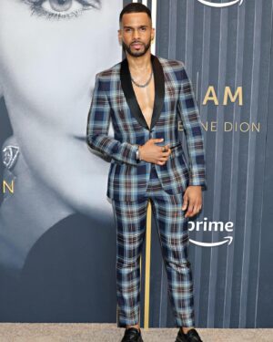 Eric West Instagram - What an honor to attend the premiere of @primevideo #IAmCelineDion! An honor to see the living legend @CelineDion in person. 

Thanks for a fun night @Orfeh! @KellyClarkson! Thanks for the compliment and conversation. #TipOfMyTongue. @nicolaparish you’re the 👑👑

Outfit: Vintage @davidhartnyc suit and @prada shoes

Photos: @cindyord @royrochlin (THANK YOU!) @gettyimages.