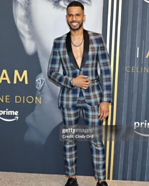 Eric West Instagram - What an honor to attend the premiere of @primevideo #IAmCelineDion! An honor to see the living legend @CelineDion in person. 

Thanks for a fun night @Orfeh! @KellyClarkson! Thanks for the compliment and conversation. #TipOfMyTongue. @nicolaparish you’re the 👑👑

Outfit: Vintage @davidhartnyc suit and @prada shoes

Photos: @cindyord @royrochlin (THANK YOU!) @gettyimages.