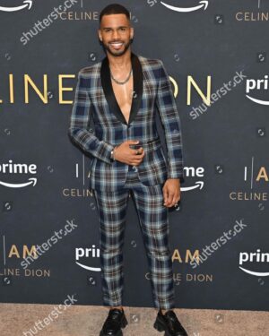 Eric West Instagram - What an honor to attend the premiere of @primevideo #IAmCelineDion! An honor to see the living legend @CelineDion in person. 

Thanks for a fun night @Orfeh! @KellyClarkson! Thanks for the compliment and conversation. #TipOfMyTongue. @nicolaparish you’re the 👑👑

Outfit: Vintage @davidhartnyc suit and @prada shoes

Photos: @cindyord @royrochlin (THANK YOU!) @gettyimages.