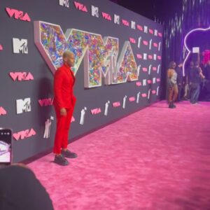 Eric West Instagram - The @mtv @vmas last night! Can't believe I made it to the
@vanityfair @usweekly @gqaustralia best dressed lists! Honored!!!

Funny story about this look.... My original red carpet look didn't arrive in time, so I had 20 minutes to get dressed for the red carpet
and wear something I didn't plan on wearing again! But it all worked out! 

Photos: @gettyimages / @iamjmccarthy / @jasonkempin / @dimitrioskphoto / @mlcoppola / @johnnynunez 
Video: @joeyharrisinc 👑