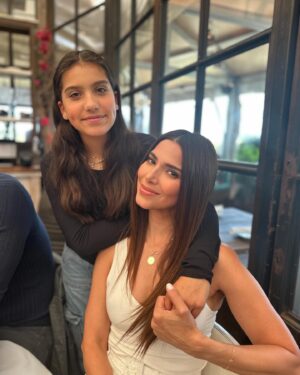 Eric Winter Instagram - Hope all those amazing mommy’s around the world had a special and beautiful day!  So grateful to be surrounded with my beautiful family and close friends that we treasure so much!

Un día de Madres hermoso junto a mi Sebella y Dylan, mis amores y mayor logro en la vida.  Agradecida Dios cada segundo por darme la oportunidad de ser madre…

Loved spending it with @ebwinter @therealkimk_la @sebitennis Dylan @gwenwinter Ranya, Danny, Brodie, Emily