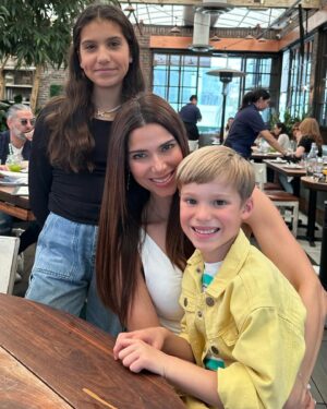 Eric Winter Instagram - Hope all those amazing mommy’s around the world had a special and beautiful day!  So grateful to be surrounded with my beautiful family and close friends that we treasure so much!

Un día de Madres hermoso junto a mi Sebella y Dylan, mis amores y mayor logro en la vida.  Agradecida Dios cada segundo por darme la oportunidad de ser madre…

Loved spending it with @ebwinter @therealkimk_la @sebitennis Dylan @gwenwinter Ranya, Danny, Brodie, Emily