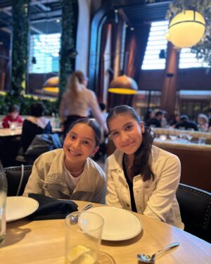 Eric Winter Instagram - Hope all those amazing mommy’s around the world had a special and beautiful day!  So grateful to be surrounded with my beautiful family and close friends that we treasure so much!

Un día de Madres hermoso junto a mi Sebella y Dylan, mis amores y mayor logro en la vida.  Agradecida Dios cada segundo por darme la oportunidad de ser madre…

Loved spending it with @ebwinter @therealkimk_la @sebitennis Dylan @gwenwinter Ranya, Danny, Brodie, Emily