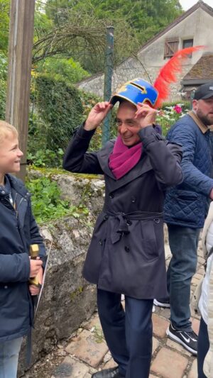 Éric Zemmour Instagram - Un jeune chevalier prêt pour défendre la France. 😉