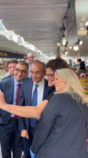 Éric Zemmour Instagram - Ce matin, nous sommes dans les Hauts-de-Seine pour soutenir notre candidat Jean Messiha. 

Avec lui, les intérêts des Français et les idées de Reconquête seront parfaitement représentés. Il a le courage de la vérité.

#legislatives2024 #MonVoteReconquête