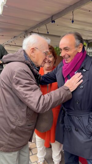 Éric Zemmour Instagram - Merci pour votre accueil ce matin au marché de Fontainebleau !

Le 9 juin, Marion et toute la Reconquête comptent sur vous.