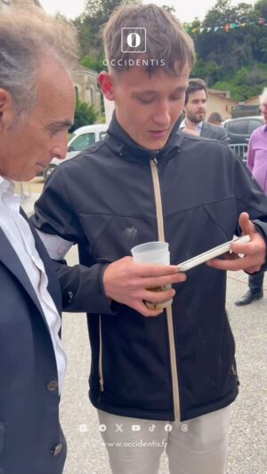 Éric Zemmour Instagram - 🔵 « C’était un de mes meilleurs amis » : Aujourd’hui, après son meeting à Valence, @ericzemmour_ est passé à Crépol pour honorer la mémoire de Thomas, 16 ans, tué en novembre dernier.