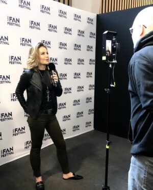 Erica Durance Instagram - Merci Paris!!! I met such lovely people this weekend @paris.fanfestival you guys are awesome!! #parisfanfestival  #smallville #loislane #ericadurance