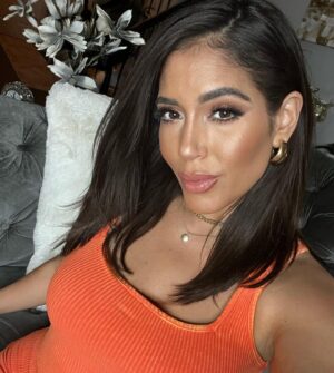 Erica Page Instagram - Sometimes we lose ourselves for a while, & that’s ok. We just gotta make sure our comeback is stronger than our setback. So happy I can finally say I’m officially on my comeback journey. It took a while, but d**n it feels good to be on the road again. 💪🏼🖤 💫

#comebackstronger #comeback #lifelessons #selflovery #selfgrowthjourney #prettyobsessed #ootn #motd