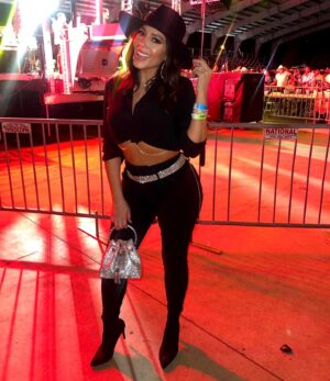 Erica Page Instagram - My version of a vaquera look 🐎
#sundayfunday #ootd #vaquera #mexicana