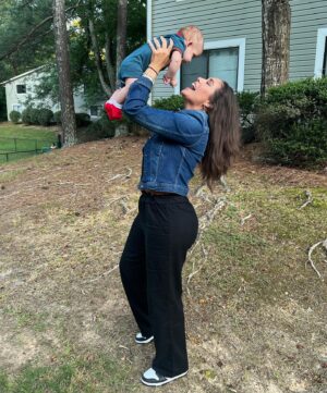 Erica Page Instagram - Starting to fall in love with this mom-life thing 🥰 

#momlife #prettyobsessed #boymom #newmom #mommyhood