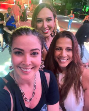 Érica Saraiva Instagram - Todo mundo foi! As amigas mais loucas! 🤣

📌 Festival de Verão Salvador - show de @ivetesangalo, o FENÔMENO do showbiz brasileiro. ❤️‍🔥
