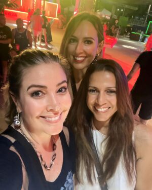 Érica Saraiva Instagram - Todo mundo foi! As amigas mais loucas! 🤣

📌 Festival de Verão Salvador - show de @ivetesangalo, o FENÔMENO do showbiz brasileiro. ❤️‍🔥