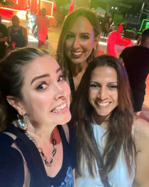 Érica Saraiva Instagram - Todo mundo foi! As amigas mais loucas! 🤣

📌 Festival de Verão Salvador - show de @ivetesangalo, o FENÔMENO do showbiz brasileiro. ❤️‍🔥