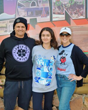 Erica Shaffer Instagram - 🎠❤️🎊🧚‍♀️🦋 #happyholidays 🍁🍂 @disneyland ✨