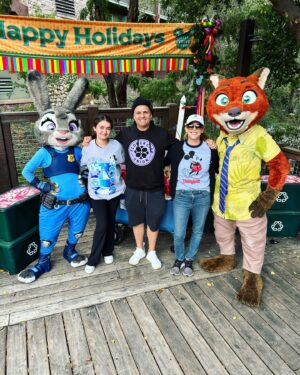 Erica Shaffer Instagram - 🎠❤️🎊🧚‍♀️🦋 #happyholidays 🍁🍂 @disneyland ✨