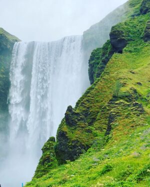 Erica Shaffer Instagram - We spent the day in the beautiful South Coast of Iceland 🇮🇸 ❤️✨#iceland #icelandnature #icelandroadtrip ☀️