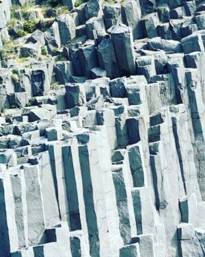 Erica Shaffer Instagram - We spent the day in the beautiful South Coast of Iceland 🇮🇸 ❤️✨#iceland #icelandnature #icelandroadtrip ☀️