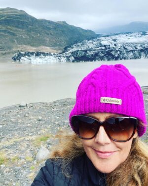 Erica Shaffer Instagram - We spent the day in the beautiful South Coast of Iceland 🇮🇸 ❤️✨#iceland #icelandnature #icelandroadtrip ☀️