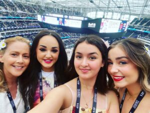 Erica Shaffer Instagram - Seeing Taylor with my girls ❤️#erastour ❤️#losangeles 💫