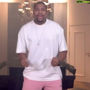 Erick Jordan Instagram - 1, 2 ou 3!? Qual dos meus lançamentos é o seu favorito até agora?! 👀🎶 

Todas as músicas estão disponíveis no youtube e nos aplicativos de música! 🎵 

#erickjordan #pagode #samba