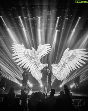 Erick Jordan Instagram - Que Momento !! 

Ontem tive a honra de voltar ao palco do @terrasp_ … Foi um Show incrível , Ja vivi momentos inesquecíveis nesse palco … ontem Dividimos o palco com a Voz mais bonita do Brasil @belo ❤️Bom te ver e Obrigado pelo papo que tivemos ! Sou seu fã ! 
Obrigado a Todos Amigos que foram ontem e Todos que ficaram até o Fim e curtiram nosso show !! Vamo que vamo !!! Jaja tem mais #OlhaoTrem