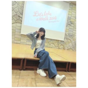 Erii Yamazaki Instagram - ㅤㅤㅤㅤㅤㅤㅤㅤㅤㅤㅤㅤㅤㅤㅤㅤㅤㅤㅤㅤㅤㅤㅤㅤㅤㅤㅤㅤㅤㅤㅤㅤㅤㅤㅤㅤㅤㅤㅤㅤㅤㅤㅤㅤㅤㅤㅤㅤㅤㅤㅤㅤ
珍しくスタイリッシュな衣装🕺

なのですが、

こっそり髪に
リボンをつけていただいております🎀

いつもおしゃれにしてくれる
メイクさんありがとう〜☺️💞

あとカッコいいポーズが思い浮かばなくて
ピース率高めです。笑

#デニム
#カチモリ
#Letstakeawalk
#山崎エリイ
#Erii