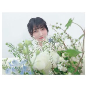 Erii Yamazaki Instagram - ㅤㅤㅤㅤㅤㅤㅤㅤㅤㅤㅤㅤㅤㅤㅤㅤㅤㅤㅤㅤㅤㅤㅤㅤㅤㅤㅤㅤㅤㅤㅤㅤㅤㅤㅤㅤㅤㅤㅤㅤㅤㅤㅤㅤㅤㅤㅤㅤㅤㅤㅤㅤㅤㅤㅤㅤㅤㅤㅤㅤㅤㅤㅤㅤㅤㅤㅤㅤㅤㅤㅤㅤㅤㅤㅤㅤㅤㅤ

3年8ヶ月のMC修行を卒業しました！🎓

達成感...😭✨

毎回魅力的なキャラクターやトークで
場を盛り上げてくださった
ゲストMCさん達にアドバイスをいただき

時には挫けそうになりつつも
視聴者さんのメールやコメントに
励まされながら試行錯誤をした結果、

人前でお話する事への恐怖心が無くなり
失敗もハプニングも笑えるくらい
楽観的に捉えられるようになりました。

きっとこの番組が無かったら
"お喋り＝楽しい"という想いと出会うのは
もっと先だったんじゃないかなと思います💭

そして不得意なものでも
努力しようと思う気持ちさえあれば
変わる事ができるということを
身をもって感じました。

これもひとえに
斬新な企画を形にしてサポートしてくださった
スタッフさん達のおかげ！

敵なのか味方なのかわからない笑
優しくて容赦のない
愉快なスタッフさん達だったからこそ、
MC育成型バラエティというテーマを
貫くことができました💡

『ゲスト山崎エリイ』は最終回を迎えましたが
ここで得た学びを忘れず
まだまだな所も含めて
これからも磨いていきたいと思います📝

本当にありがとうございました〜！！

♢°♢°♢°♢°♢°♢°♢°♢°♢°♢°♢°♢°♢

エンディングの時に
大好きな色でまとめられた素敵な花束を
サプライズでいただいたり、

楽屋で薔薇の可愛すぎるカップケーキを
スタッフさん達からいただいて...

幸せを沢山抱えてお家に帰りました☺️🏠

#ゲスト山崎エリイ
#まだエリ
#山崎エリイ
#Erii
