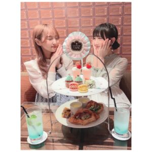 Erii Yamazaki Instagram - ㅤㅤㅤㅤㅤㅤㅤㅤㅤㅤㅤㅤㅤㅤㅤㅤㅤㅤㅤㅤㅤㅤㅤㅤㅤㅤㅤㅤㅤㅤㅤㅤㅤㅤㅤㅤㅤㅤㅤㅤㅤㅤㅤㅤㅤㅤㅤㅤㅤㅤㅤㅤㅤㅤㅤㅤㅤㅤㅤㅤㅤㅤㅤㅤㅤ
みにゃみちゃんと
チョコミントアフタヌーンティーへ🫖

私たちの好きなチョコミントが主役のメニューを
Q-pot cafeさんが期間限定で開催していて
みにゃみちゃんが誘ってくれたんです〜🍫

私は初めてのQ-pot cafeさんだったのですが
店内も店員さんも可愛いでいっぱい🎀

そしてお料理も美味しくて
何から何までしあわせ空間でした🍽️

沢山お喋りした〜！

楽しかった〜！！

あと帰り際に
アフタヌーンティーのお土産クッキー缶を
いただいたのですが

どれどれ...と中身を確認したら
Ci LUSのグッズみたいなデザインの缶が登場💫

2人同じタイミングで
『ええぇぇえ！？！？』ってびっくりして、

お互いリアクションが揃った事に更にびっくりして、

笑いが止まりませんでした...😂😂🍋

年々ふとした時の言動が似てきている気がする笑💭

私にとって大好きで憧れなかわい子ちゃんは
ずっと変わらず美海ちゃんだけなんだろうなぁ

仲良しになってくれてありがとう🥰

#Qpotcafe
#t7s
#CitLUS
#田中美海 ちゃん
#山崎エリイ
#Erii