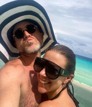 Erik Hayser Instagram - Gracias @lacasadelaplaya por recibirnos con tanto cariño y por hacer de cada día con ustedes un instante inolvidable. Gracias por ser parte de nuestra vida e historia! 

Gracias amor @fernandacga por ser la mujer que eres y por ser una compañera de vida extraordinaria. 

Gracias querido @marcopolocc por tu generosidad, cariño y por cada una de tus atenciones. Un fuerte abrazo!