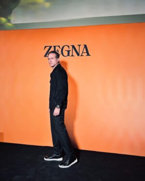 Erik Hayser Instagram - Gran noche ayer en la cena de @zegnaofficial inspirada en el camino 232 del Oasi Zegna.

Que gusto haber coincidido con ustedes @alejandrospeitzer @luisgerardom !

Gracias @denisse_fc @alevelasco @gonsanchez por sus atenciones y por haber creado una noche inolvidable. Es admirable el cuidado y la dedicación que ponen en cada una de las cosas que hacen. Gracias por haber juntado a personas tan increíbles en una misma mesa. 

Gracias @jorgeviladoms por tu arte. Un gusto enorme conocerte! Fue un privilegio escucharte en vivo. 

Gracias por todo @anacarime @rodrigoluna18 @colourstalent