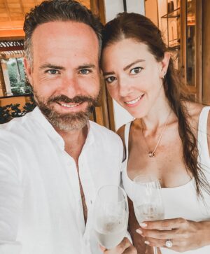 Erik Hayser Instagram - Voy a extrañar este, el lugar de las palmeras, de los atardeceres que abrazan, de la comida que detiene el tiempo, de los instantes que se quedan por siempre. 

Gracias @stregispuntamita por invitarnos a celebrar nuestro aniversario 10 con ustedes y por ser desde ahora una hermosa parte de nuestra historia. 

Gracias a todo el increíble personal por recibirnos con tanta cercanía y cariño. Gracias #Wanda por cada una de tus atenciones. Y especialmente mi gratitud y admiración para ti, querido @eurozaz . 
Me llena de alegría ver como sigues creciendo. Es muy especial lo que han logrado con la comida de cada uno de los restaurantes de este lugar. Eres un crack. Gracias por habernos invitado a conocer tu casa. Regresaremos pronto. 

Gracias vida de mi vida @fernandacga por acompañarme todos los días a comprender lo verdaderamente importante. Te amo.