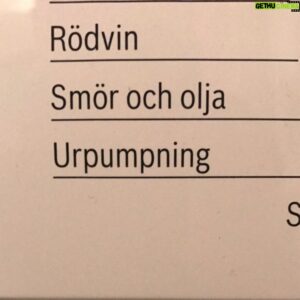 Erik Johansson Instagram - Min tvättmaskin har en roligare fredagkväll än va jag har