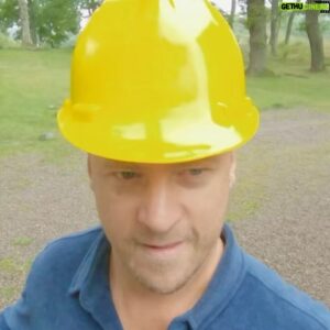 Erik Johansson Instagram - Jag skulle vilja passa på att be alla, framförallt mina barn som eventuellt kommer ångra att dom tjatade på mig att vara med, om ursäkt för min medverkan i säsongspremiären av ”Bäst i Test” som sänds ikväll. Det finns ingen ursäkt för hur vissa utmaningar hanterades, absolut ingen. Förlåt.
