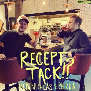 Erik Johansson Instagram - Och så något, bokstavligen, för finsmakarna. Jag och ljuvlige Nichlas Niemi behövde en anledning att få prata av oss om MAT en gång i veckan. Det kan ju lika gärna va en PODD?! Mat-terapi för oss, förhoppningsvis även för några lyssnare. 
En rätt per avsnitt avhandlas men mest annat, matminnen, upplevelser och allmänt svajigt babbel! SMAEGLIG SPIS!
Finns på ITunes och Spotify å sånt from nu tror jag! 
Podden heter ”Recept, tack?!” @recepttack här på insta
Detta avsnitt pratar vi om @stefanekengren  lax-tartar och Guldbaggegalan som för mig blev Sugbaggegalan. Och massa annat trams. Kommer ta ett tag att hitta formen. Håll i och håll ut❤️. 

OBS BARA @markus_krunegard s vinjett gör det värt att lyssna!!!❤️❤️❤️❤️