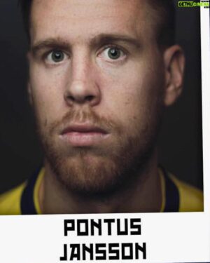 Erik Johansson Instagram - Hitta inte nån som tittar på dig som Pontus Jansson tittar in i kameran