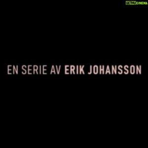 Erik Johansson Instagram - Så otroligt stolt över att vi gjort det här, har  haft Sveriges bästa team och skådespelare, är stum av beundran av hur fantastiska ni är! HATT: AV

”ALLA UTOM VI” 10x22 min
Släpps på Discovery   12 februari!

Dop: Simon Rudholm
Scenografi: Sara Sjögren
Kostym: My Ek
Mask: Anna Mirow
Producent: Jeanette Frykberg
Klippning: Sarah Patient Nicastro och Ellen von Zweigberk
Ljud: Göran Bergström och Jesper Van Dongen
Efterbearbetning ljud: Anders Lindahl
Kompositör: Andreas Tengblad
Casting: Victoria Svanell
FAD: Hanna Andersson
Manus: Sebastian Antonius Johansson å jag
Regi: 🙋‍♂️

@ek.my @simplesimonspizza @annamirow @sarasj @davidlenneman @albadudle @bonagustafsson @janna.granstrom @christopherwagelin @malinbrando @svenahlstrom @celiesparre @restaurangborg @discoveryplusse @warnerbrossverige @dongenthekid @sebfiction @sarah_p_nicastro @evz @andreastengblad @victoria_svanell_casting