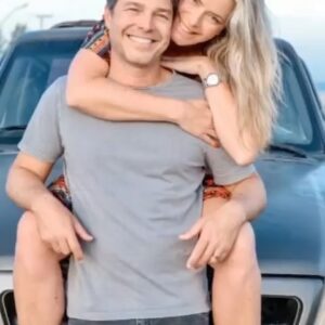 Erik Marmo Instagram - Não é nenhuma data especial nem nada, mas faz um tempo que não tem post só meu e da @larissaburnier no feed então achei que podia ser legal postar esse photoshoot de casal que fizemos em Niterói na nossa ida mais recente ao Brasil!I #couple #couplephotography ❤️

📸 @mariaguiarfotos