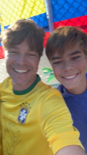 Erik Marmo Instagram - Multicultural Week - Americas. That was great to share some of the best dishes of my much loved Brazilian culture with the students of the BHUSD. A little bit of 🇧🇷 in Beverly Hills! Brigadeiro, pão de queijo, guaraná, empadinhas… The kids loved! 😍 I also got to try some great food from Ecuador, Colombia, Cuba, Porto Rico, Mexico… And the Mariachis were superb! 
•••
Semana Cultural (Américas) na escola dos meus filhos. Muito legal apresentar um pouco da nossa cultura pras crianças daqui dos Estados Unidos. Eles amaram nossos quitutes! 😀