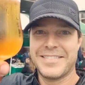 Erik Marmo Instagram - About traveling! What was your favorite trip? Poucas coisa na vida me proporcionam mais prazer do que viajar, conhecer novos lugares, diferentes culturas e pessoas. Então resolvi entrar na #trend do momento, mas só com fotos de viagem! 🗺️

Quem aí também ama viajar? Qual lugar você mais gostou de conhecer? ✈️

#TBT  #viagem #trip
