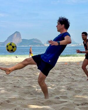 Erik Marmo Instagram - Treininho de #futevolei na minha querida #niteroi #cidadesorriso 😀🇧🇷⚽️ Some moments of my Futevoley practice in the city I was born and raised in Brazil. 📷 @glaucia_dias