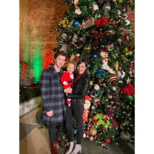 Erik Stocklin Instagram - Up past bedtime to watch “MAMAmamama” perform at the @childrensla Christmas tree lighting 🎄. An amazing place and example of human kindness and strength if you’re ever looking for somewhere to donate your time or funds.