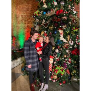 Erik Stocklin Instagram - Up past bedtime to watch “MAMAmamama” perform at the @childrensla Christmas tree lighting 🎄. An amazing place and example of human kindness and strength if you’re ever looking for somewhere to donate your time or funds.